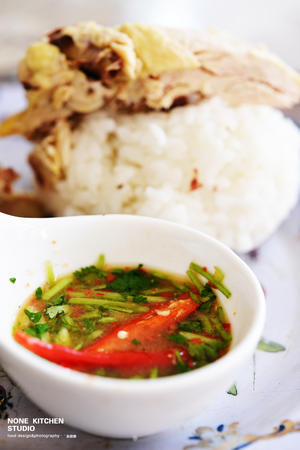 越南口味，越式辣椒酱搭配白斩鸡和白米饭的做法 步骤2