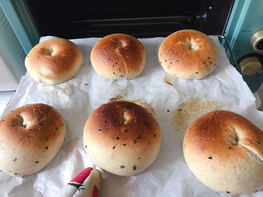 黑芝麻全麦贝果