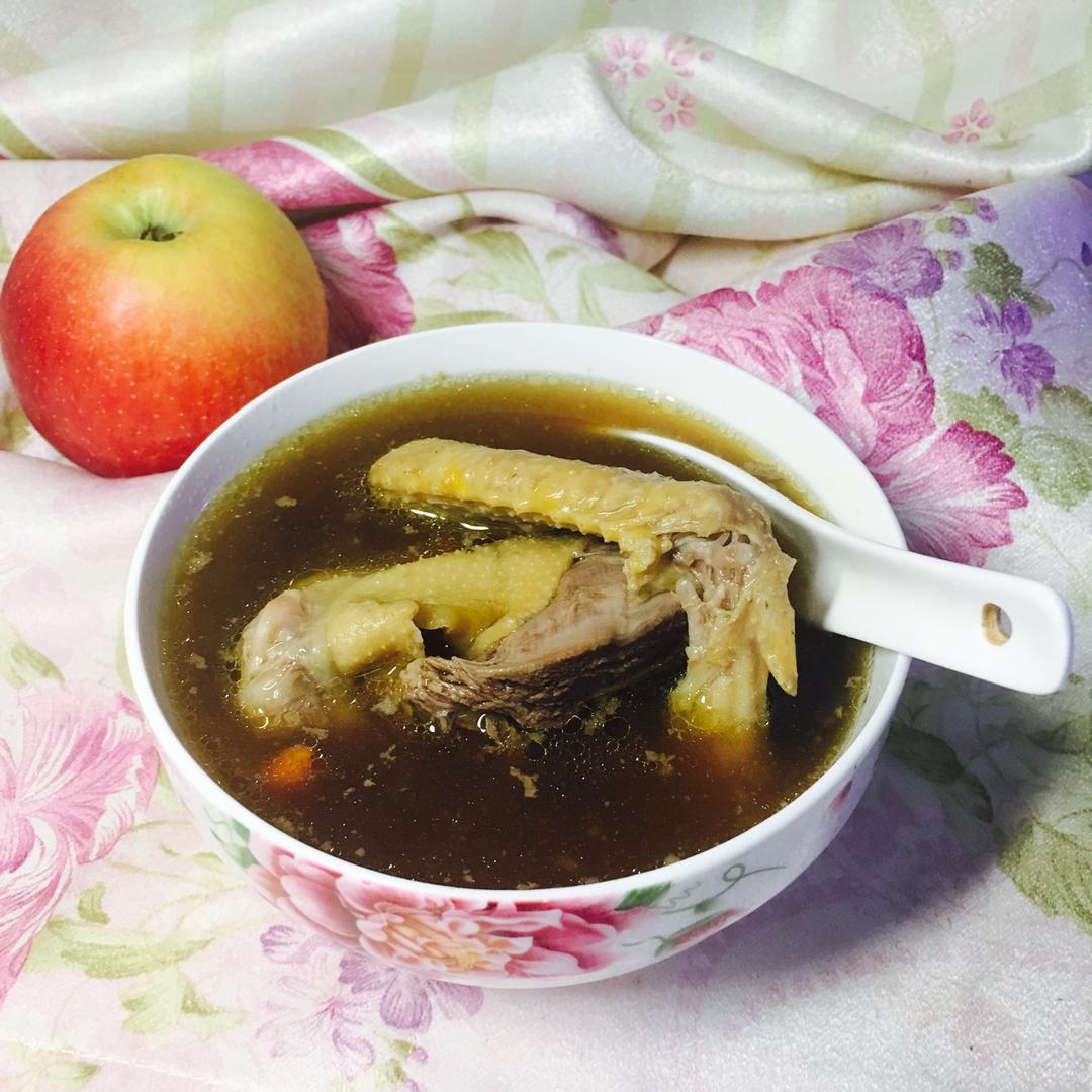 阿胶煲鸽子