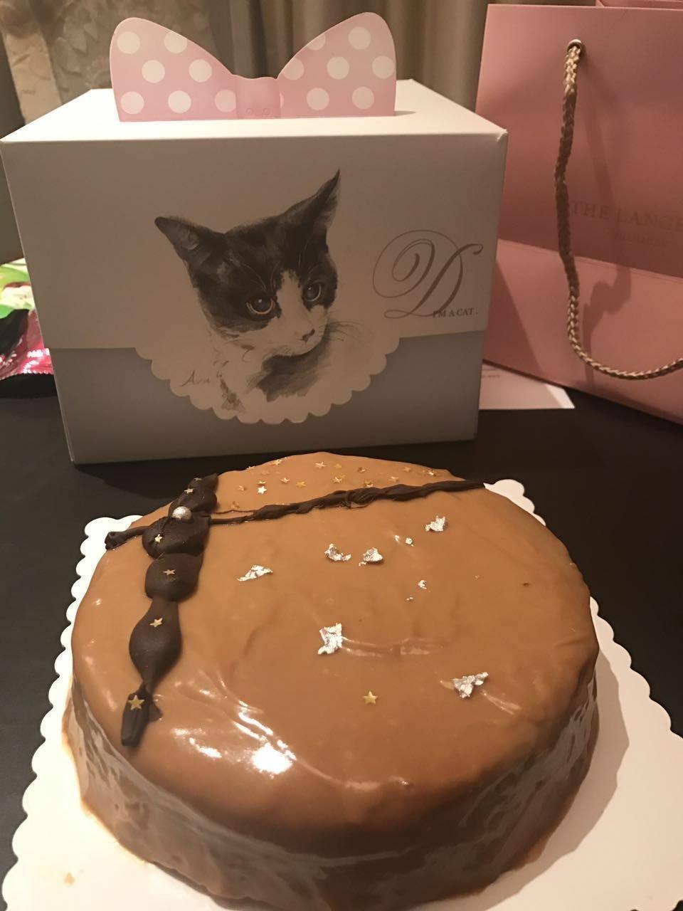 伯爵慕斯配滇红戚风配焦糖淋面