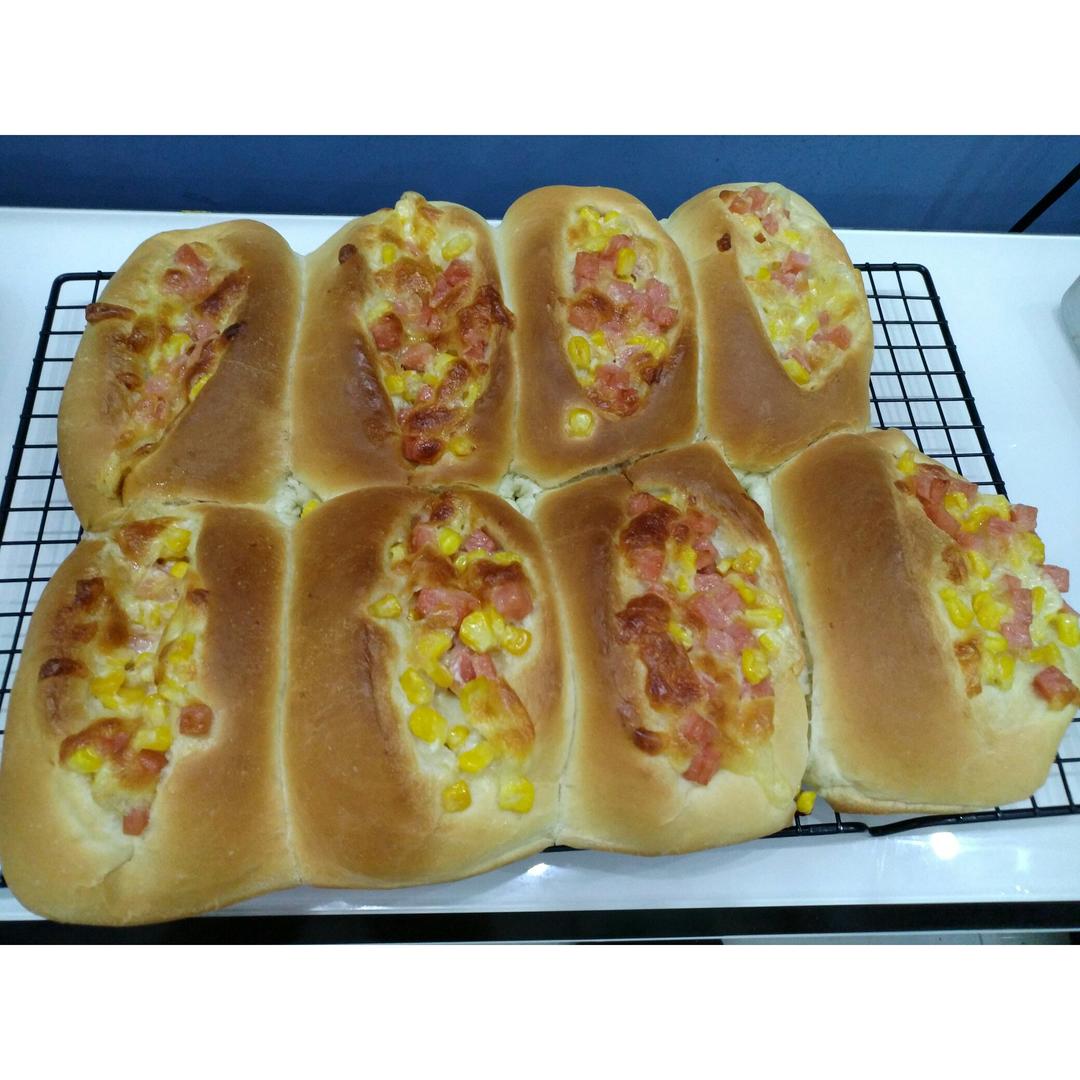 玉米火腿沙拉面包