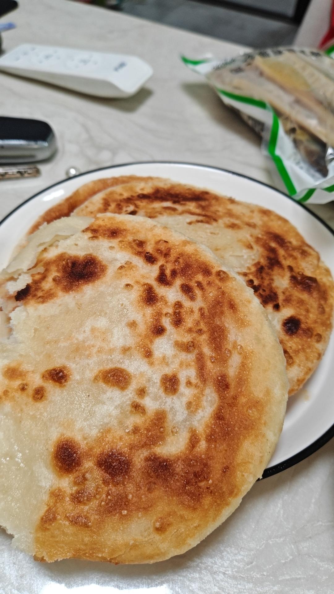 烙饼不硬的小窍门 掌握了你也能看出柔软多层凉了不硬的小油饼