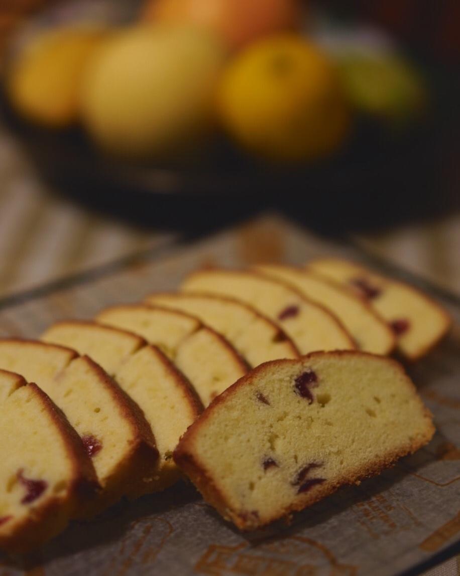 樱桃磅蛋糕，冷藏后品尝撞感冰淇淋