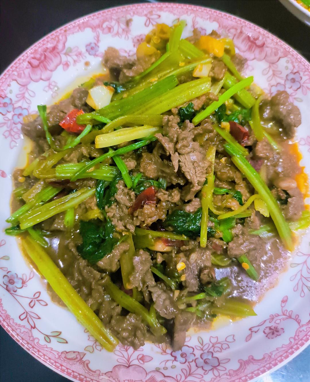 小炒牛肉（肉嫩味香）