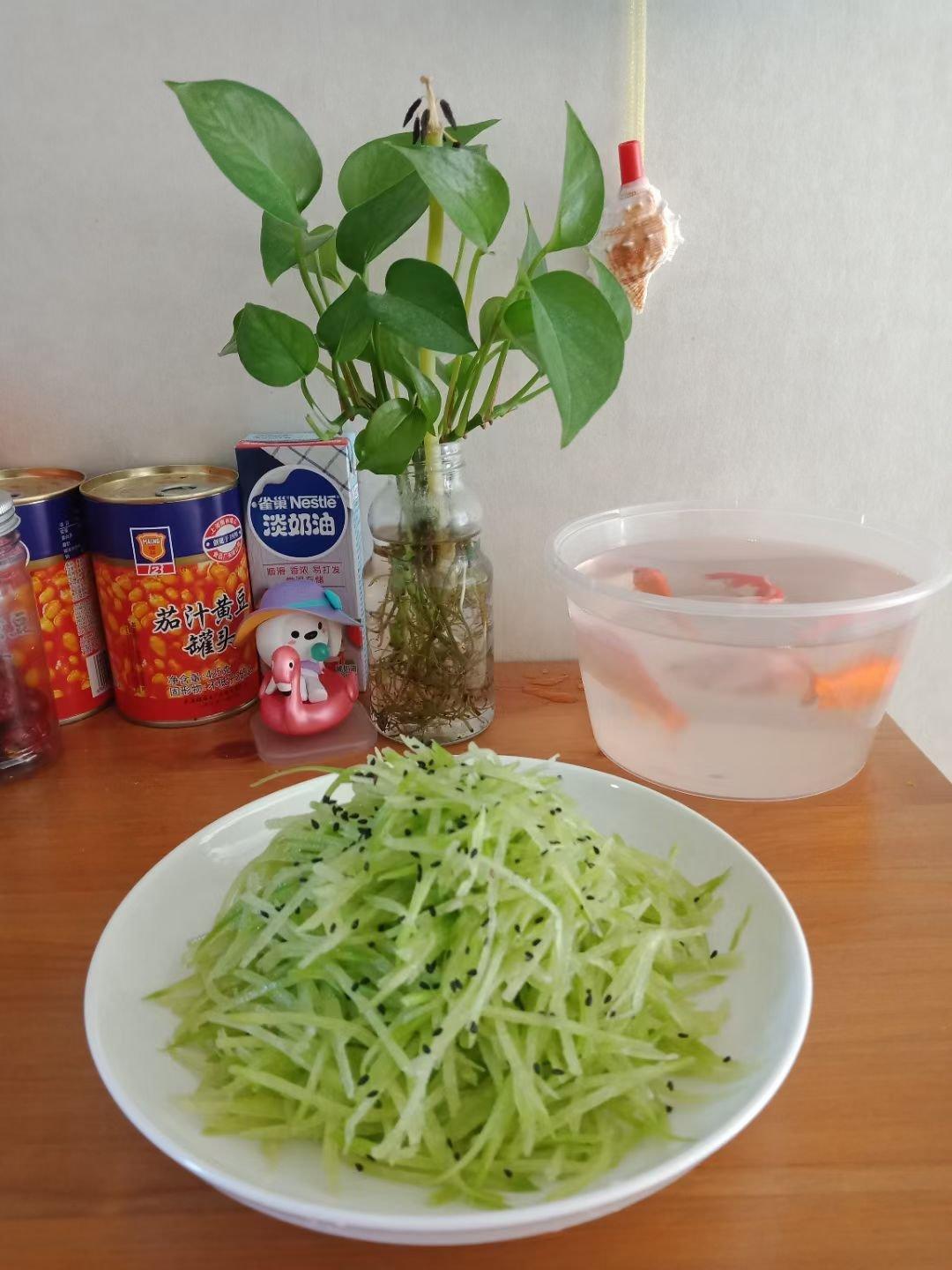 凉拌青萝卜丝