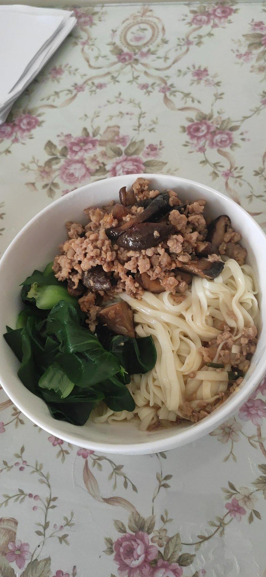 香菇肉燥面