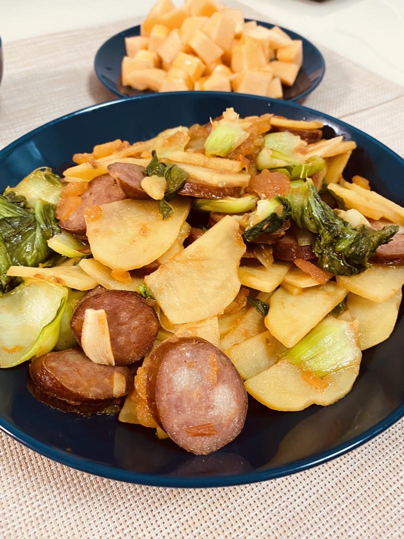 原本我是真的想做油菜土豆片哒奈何备菜时发现西红柿不新鲜了