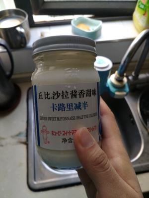 超简单减脂轻食:沙拉鸡蛋生菜包的做法 步骤3