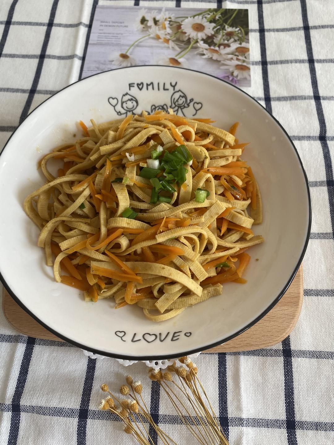 胡萝卜炒千张豆腐的做法