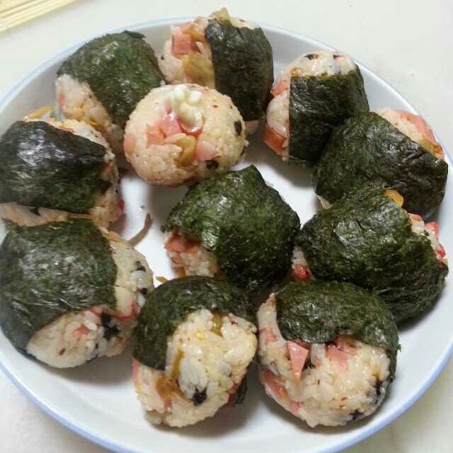 海苔肉松饭团