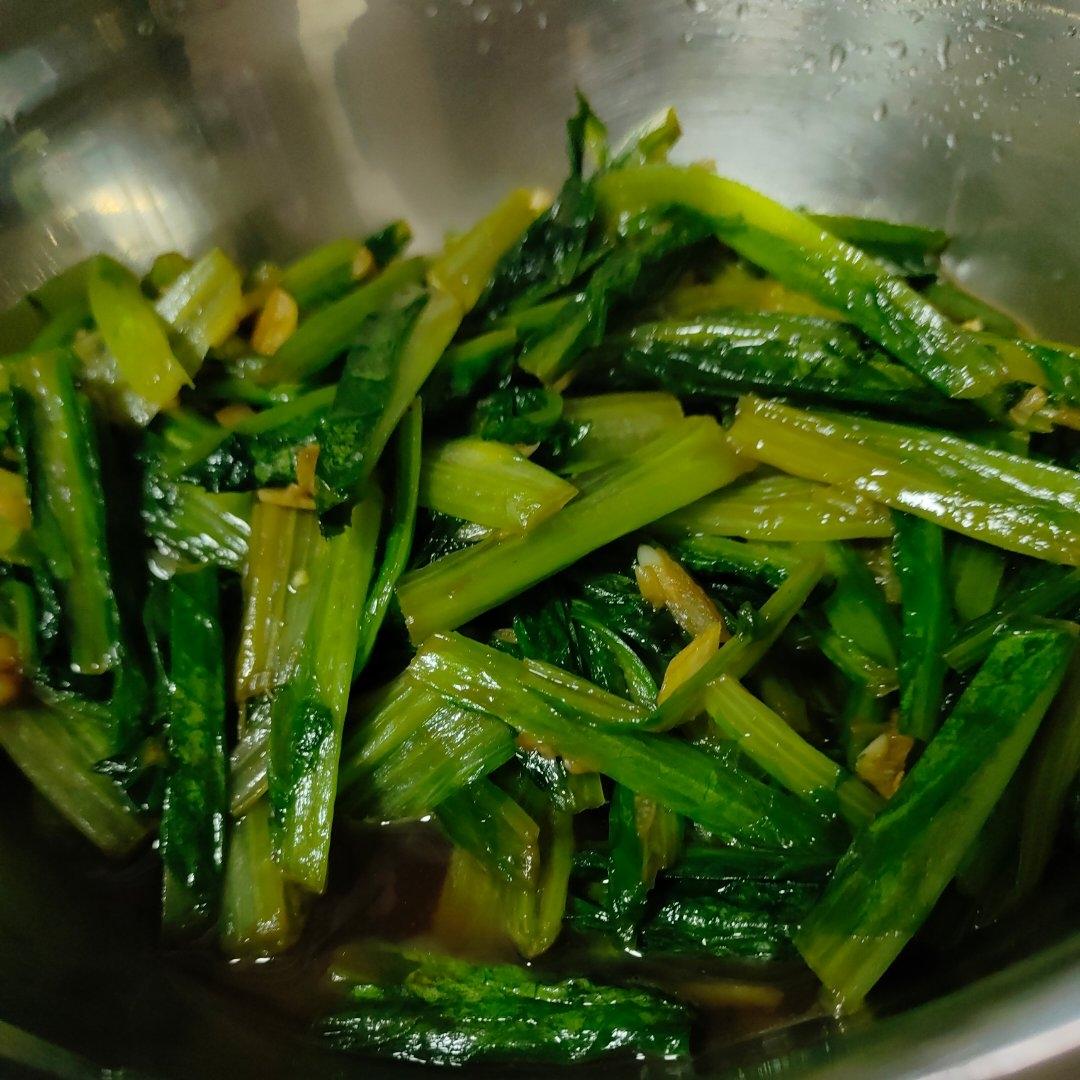 蒜蓉耗油清炒油麦菜，减脂快手菜，宝宝超爱，傻瓜步骤，屡试不爽，好吃且下饭，鲜香爽口！！