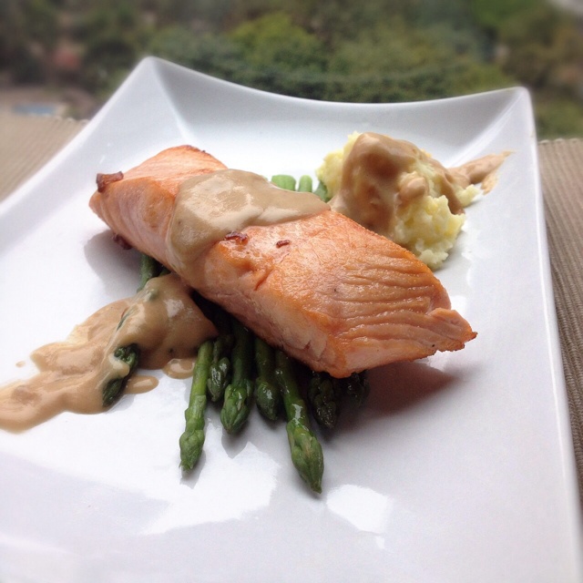 香煎三文鱼配土豆泥