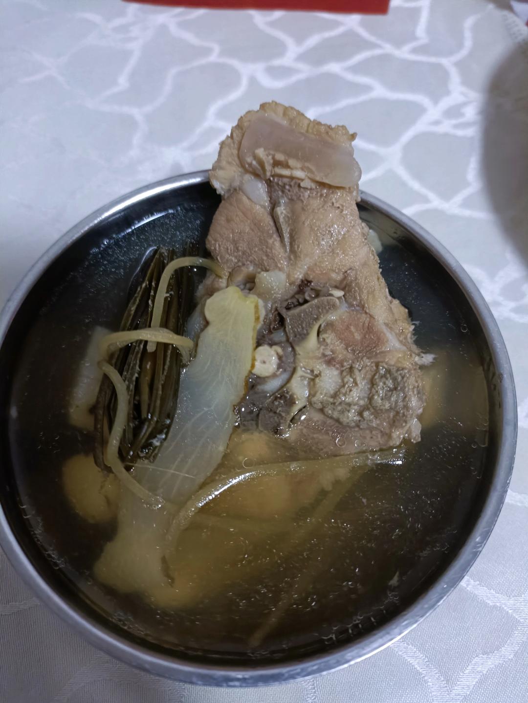 儿童成长汤谱—灯芯草麦冬玉竹莲子瘦肉汤