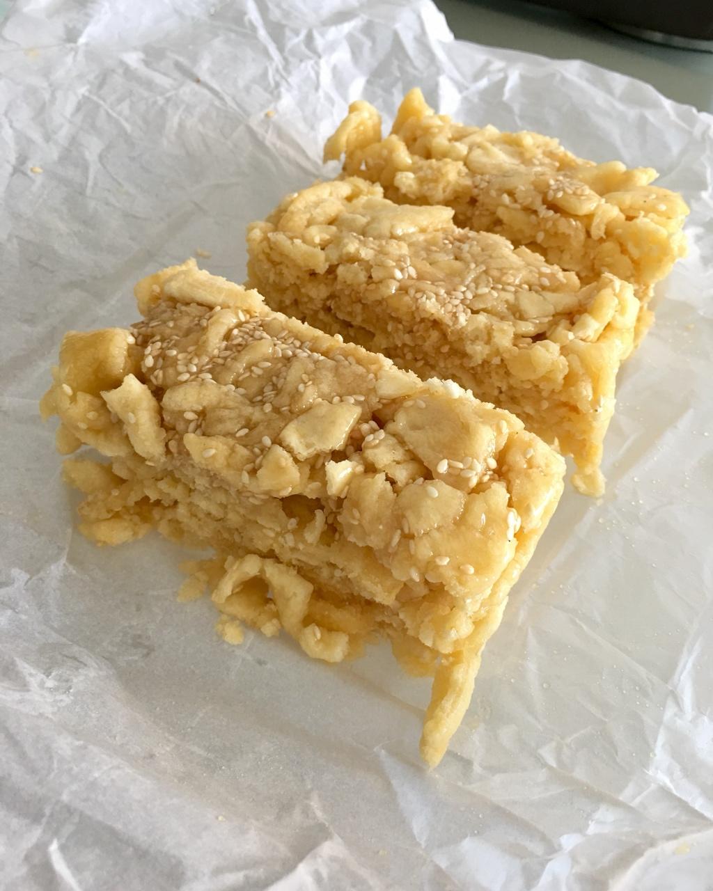 （视频食谱）自制沙琪玛／萨其马