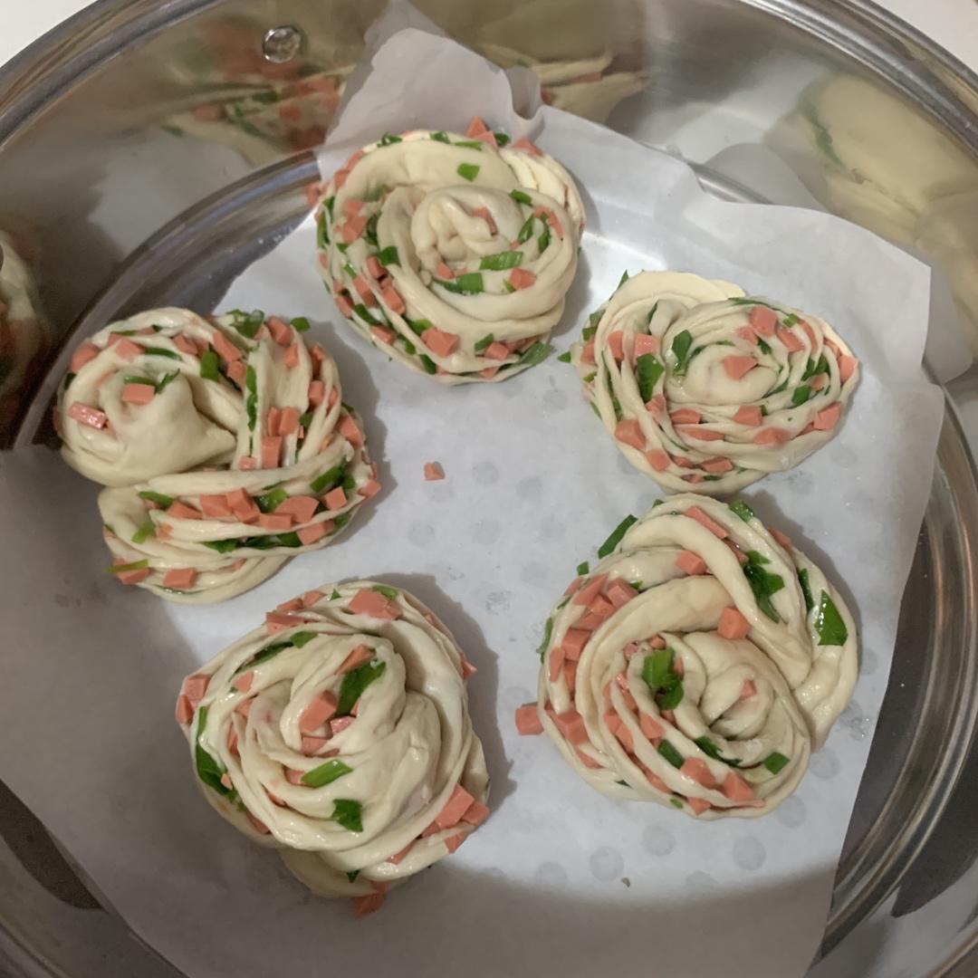 【火腿香葱大花卷儿的做法】