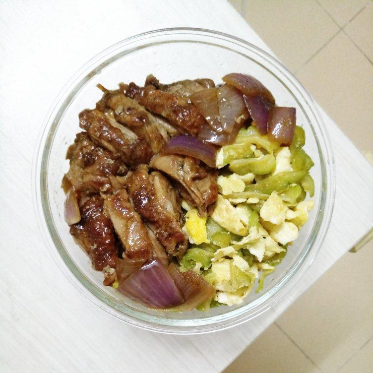 黑椒鸡腿饭