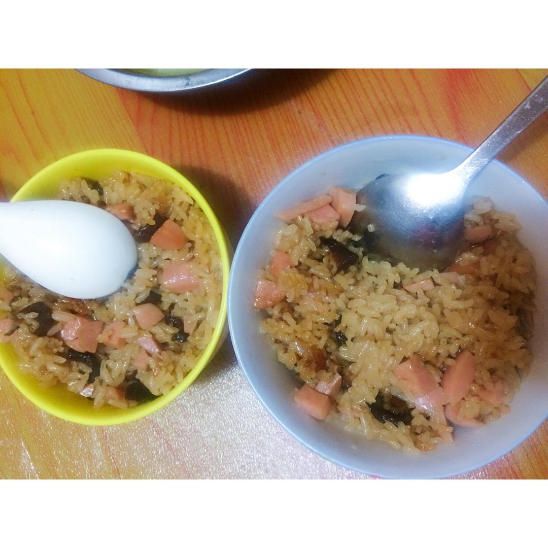 电饭锅香菇香肠饭(●´∀｀●)