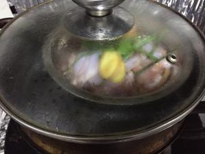 榨菜牛蛙煲的做法 步骤2