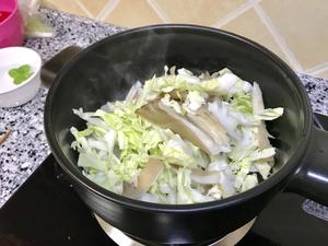 海鲜蔬菜年糕拉面锅的做法 步骤7