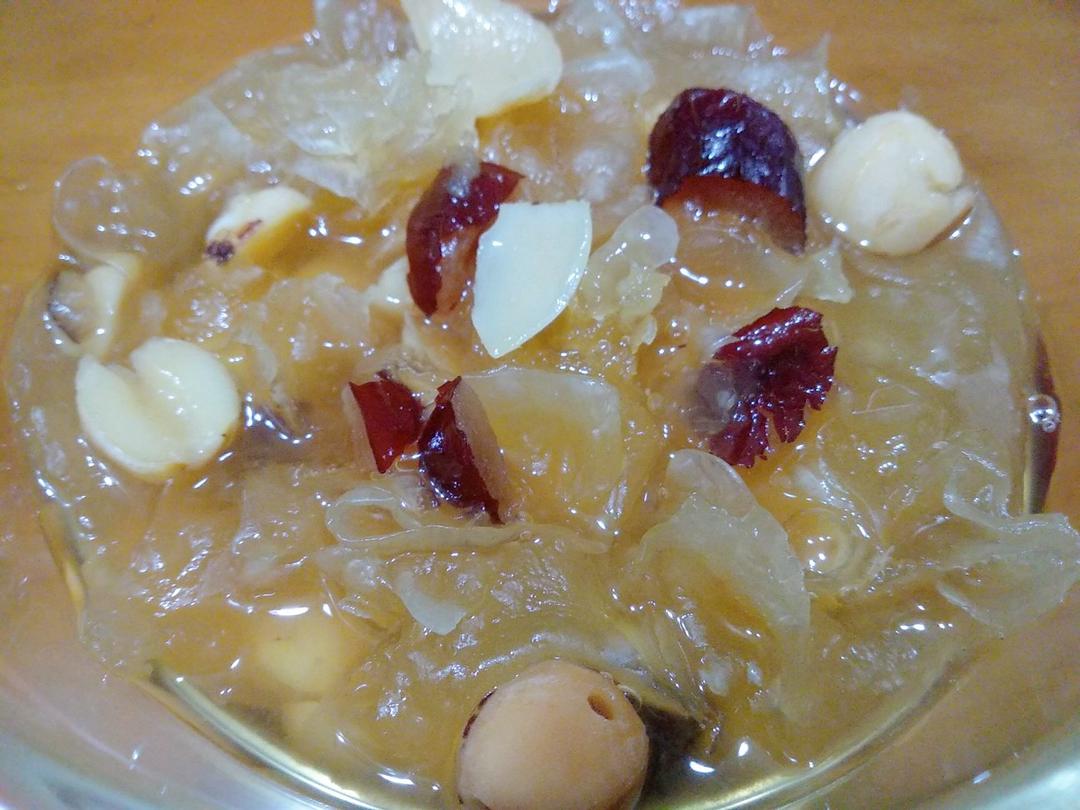 红枣银耳莲子羹（有出胶质、出胶，懒人的电压力锅版）