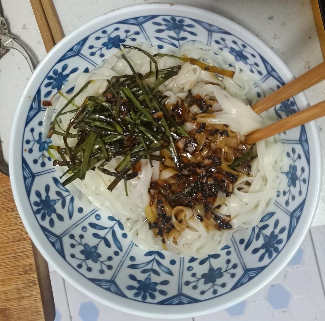 10分钟搞定的一碗葱油拌面