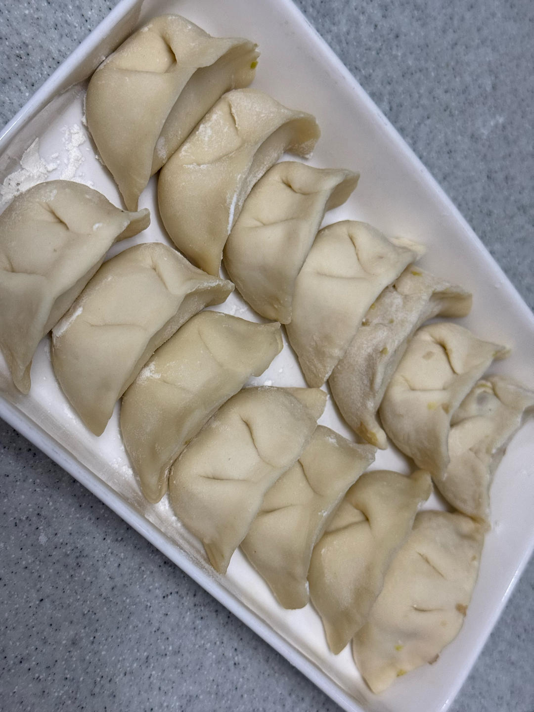 猪肉菜馅饺子     基础饺子的包法