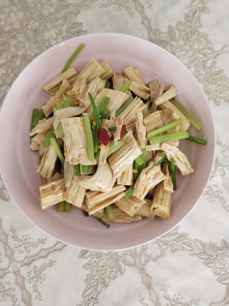 芹菜拌腐竹