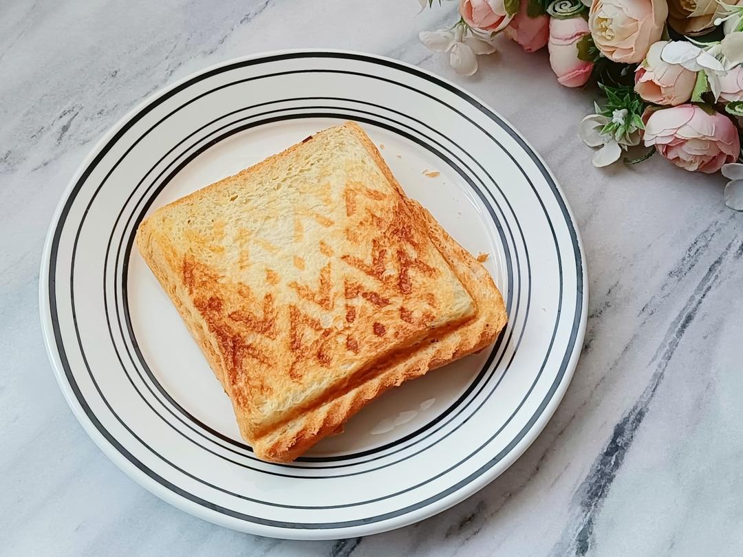 热压花生酱香蕉土司