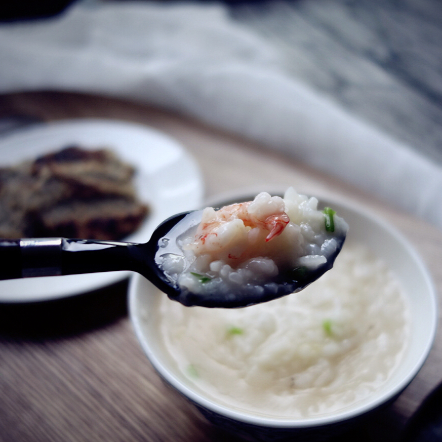 简单鲜虾砂锅粥