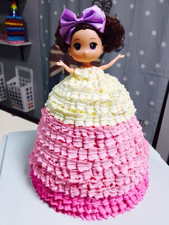 花语小爽做的芭比娃娃蛋糕