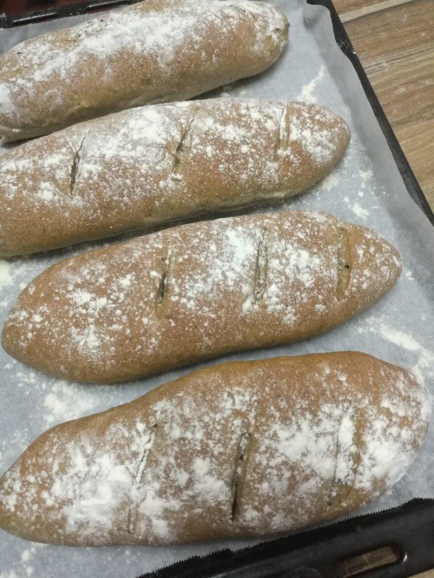 黑芝麻咸棍面包