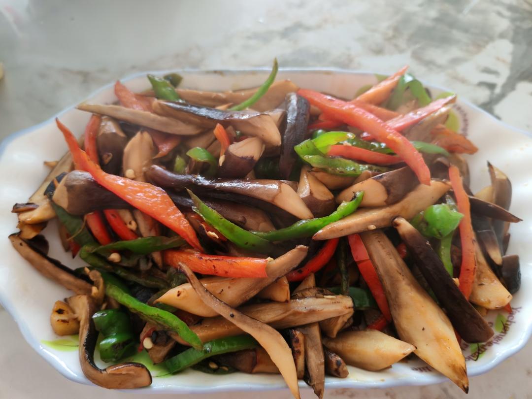 清炒黑皮鸡枞菌