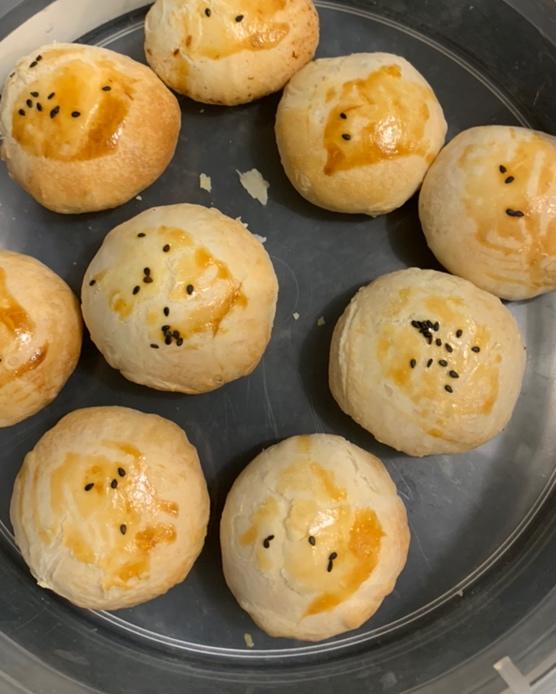 黄金肉松酥