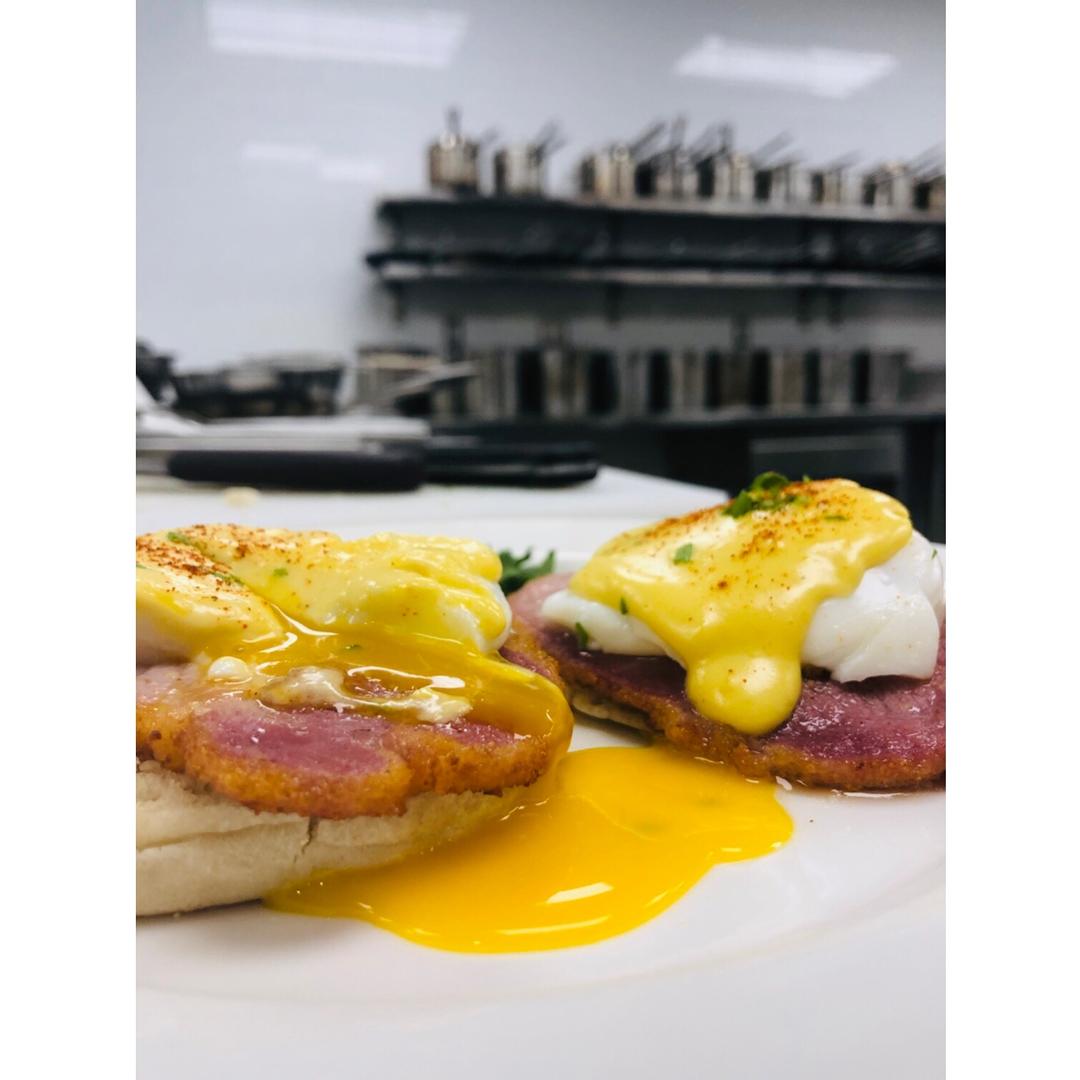 班尼迪克蛋-eggs Benedict