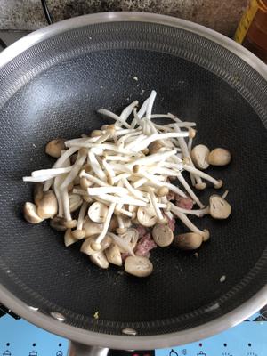 杂菇炒牛肉的做法 步骤4