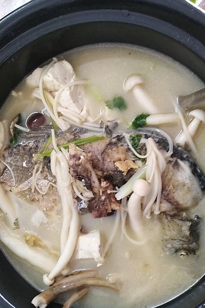 鲫鱼豆腐菌菇奶汤