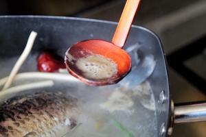 【营养月子餐】奶白鲫鱼豆腐汤——清热利尿 通气下乳的做法 步骤8