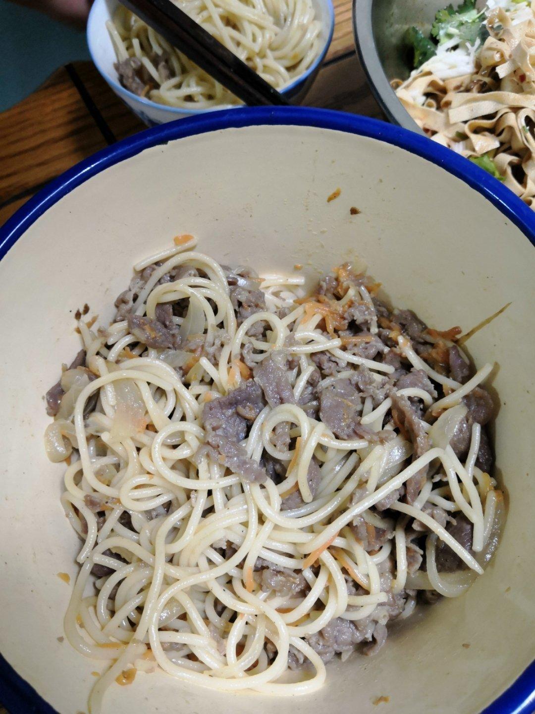 黑椒牛肉炒意大利面