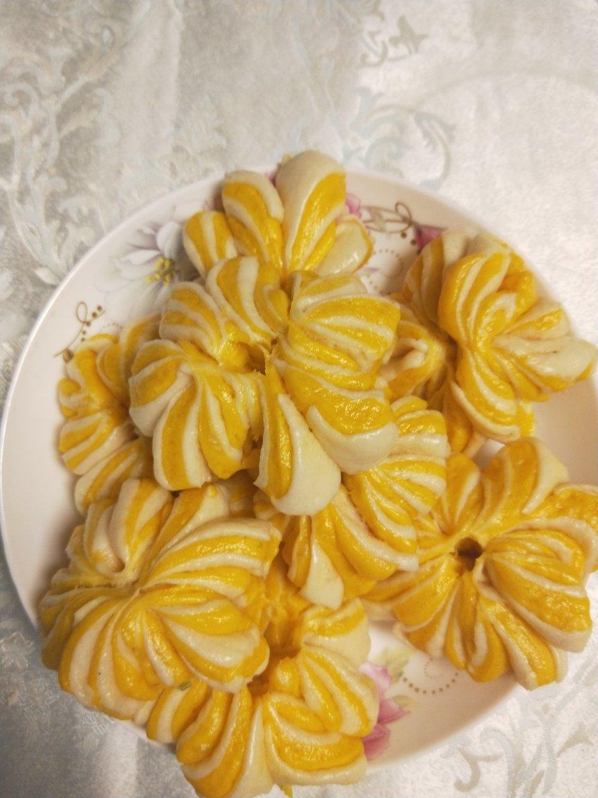 南瓜双色花卷