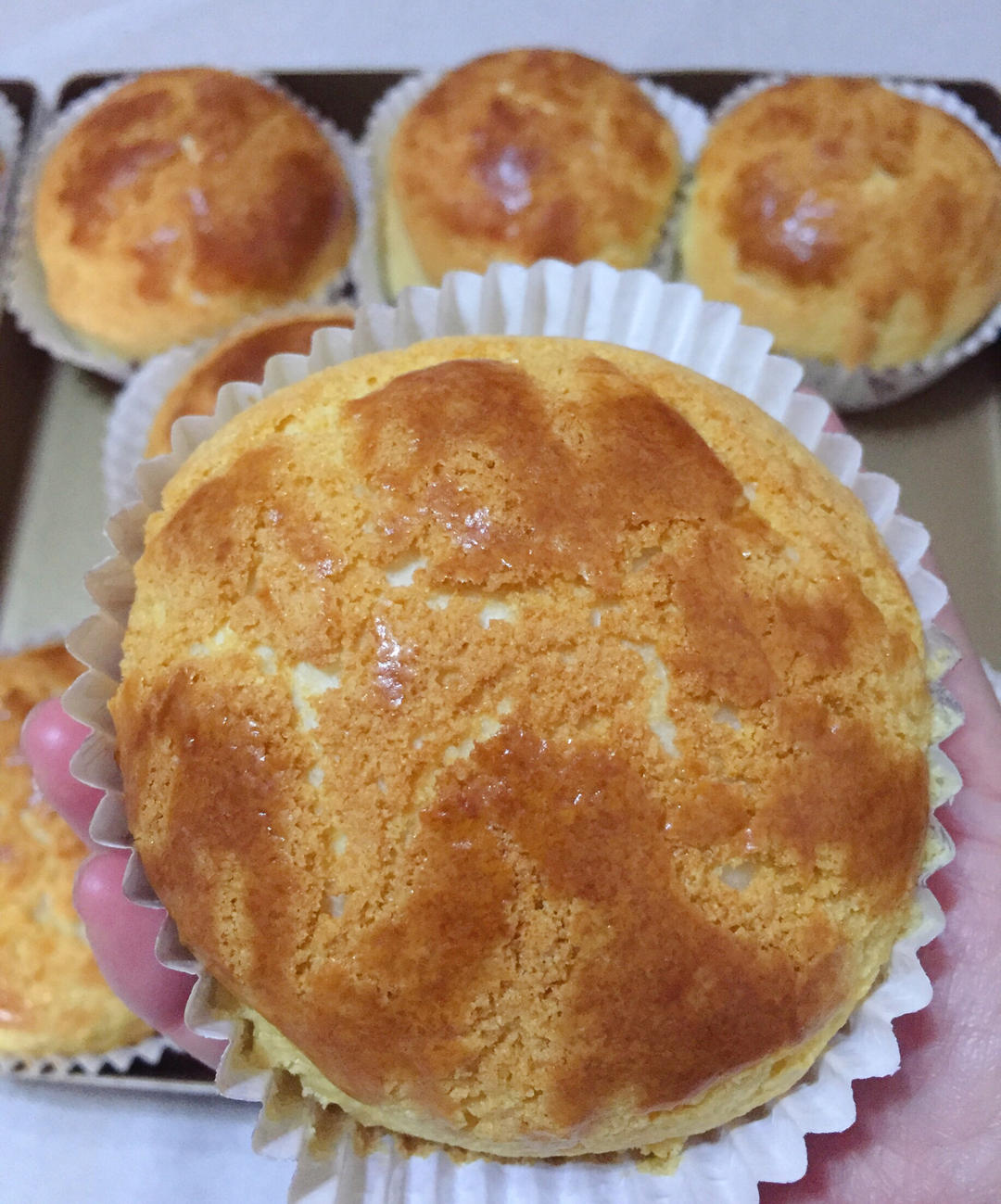 做100款面包の12：在家开茶餐厅!港式菠萝包 –不划格子自然裂开的香酥脆皮！菠萝油/酥皮包