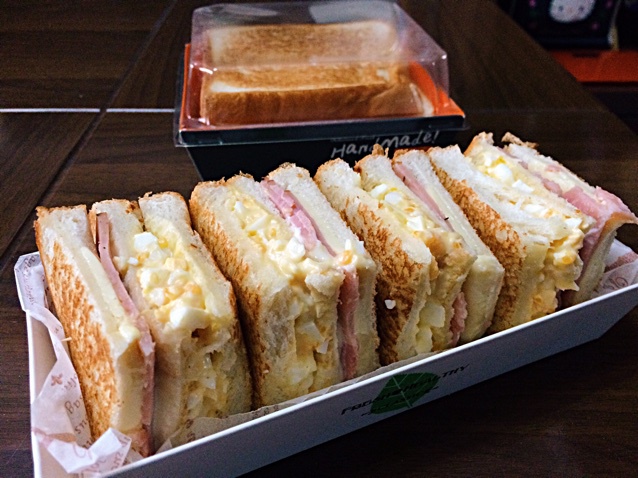 鸡蛋沙拉三明治