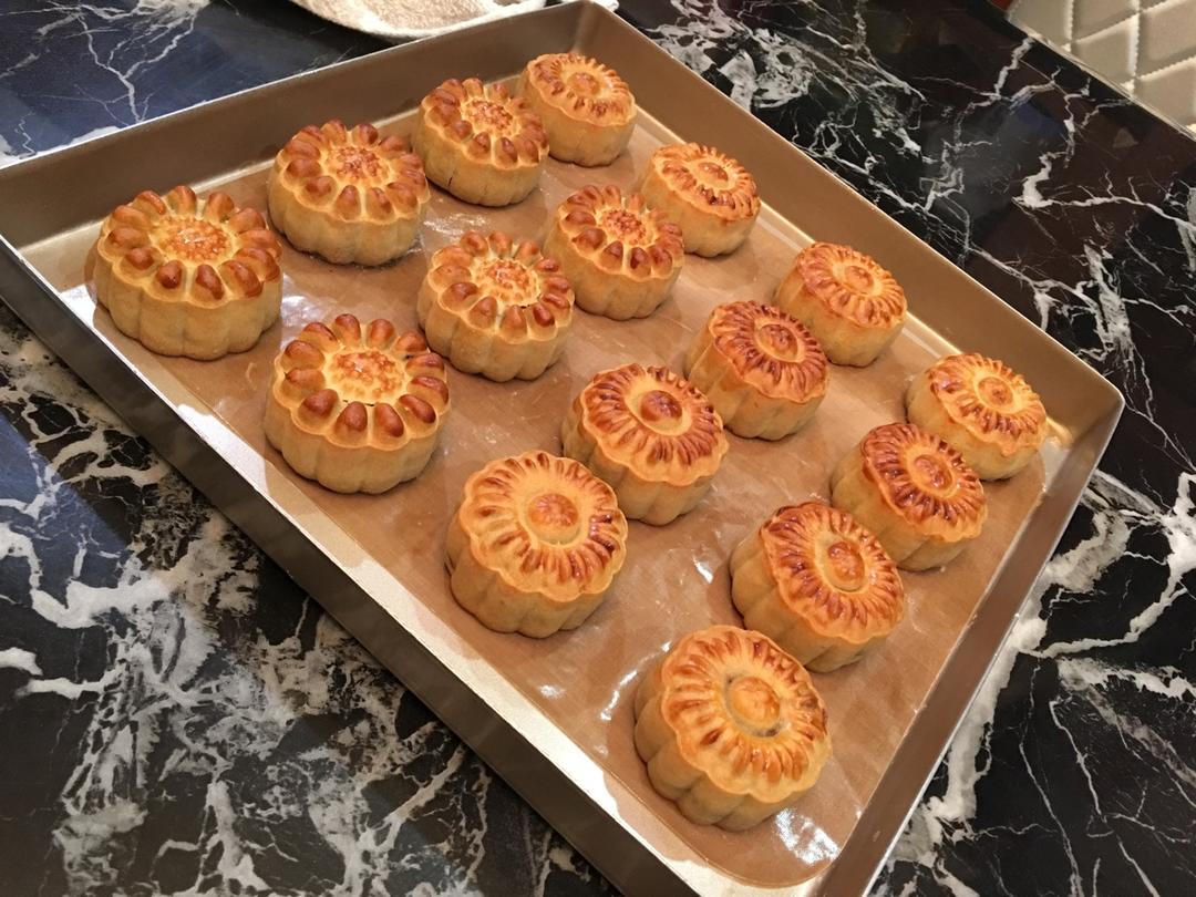 广式月饼—蛋黄莲蓉月饼