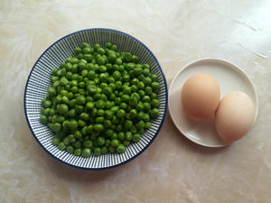 豌豆炒鸡蛋的做法 步骤1