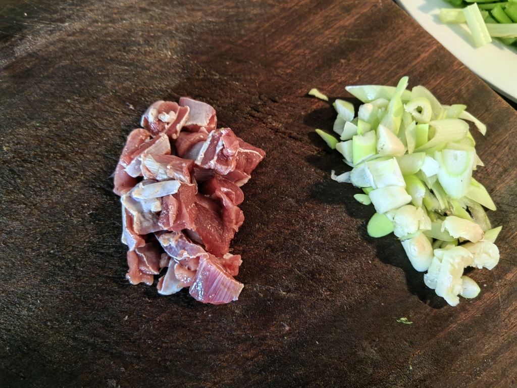 羊肉杂蔬酸疙瘩汤的做法 步骤2