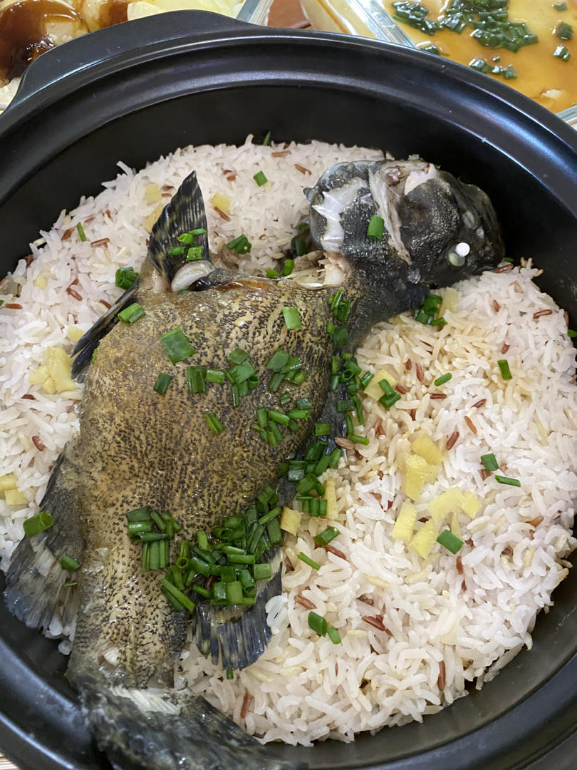 oliviacho做的鲜鱼煲仔饭