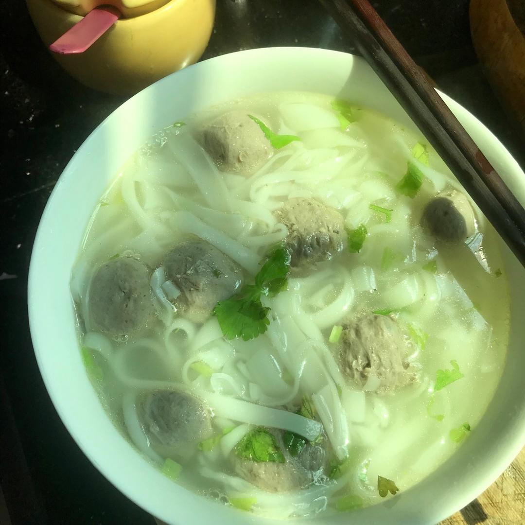 泡一碗正宗的潮州肉丸面汤(粿条汤/潮州米粉汤)