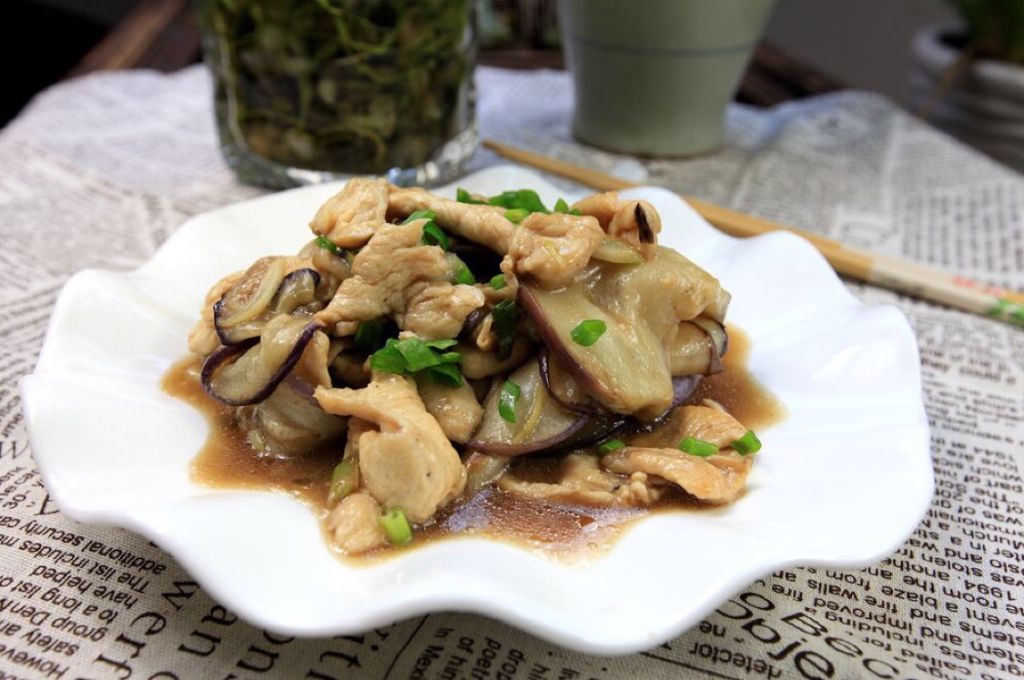 超家厨房做的蚝油圆茄溜鸡片