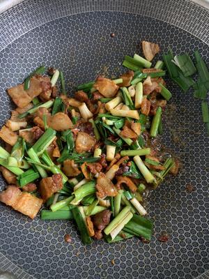 蒜苔回锅肉的做法 步骤6