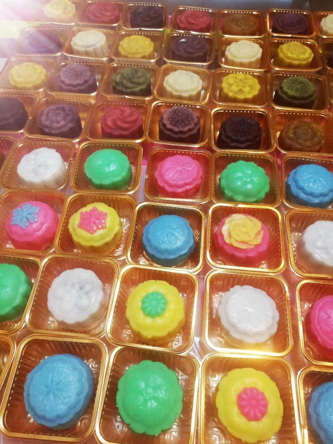 彩色冰皮月饼