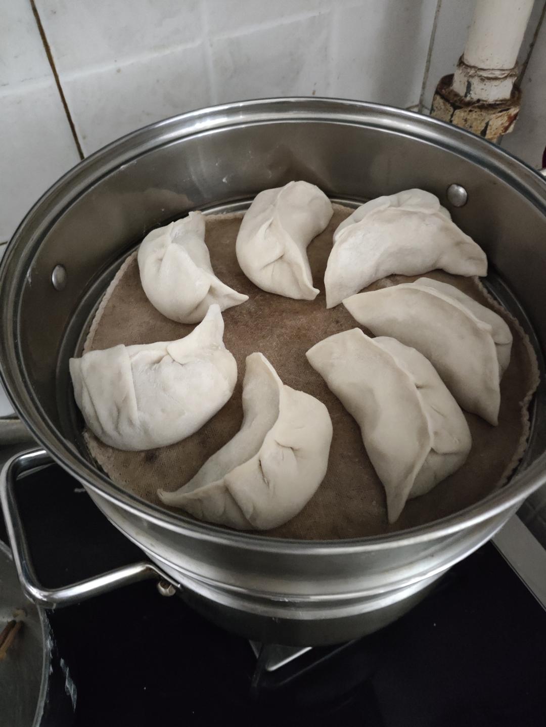 酸菜油滋啦烫面蒸饺包子